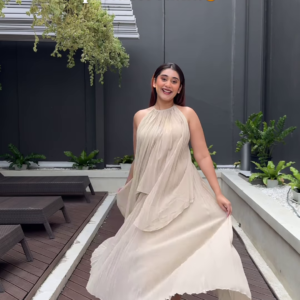 Elegant Flowing Beige Dress with Halter Neck – A Dreamy Day Look