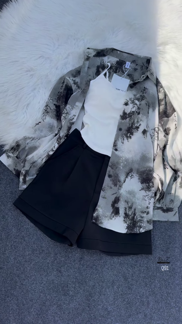 🌼 Effortlessly Chic Grey Floral Print Oversized Shirt & White Shorts Set 🤍 - Image 5