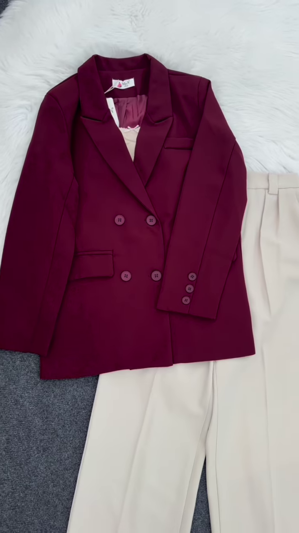 🍷 Sophisticated Burgundy Double-Breasted Blazer & Beige Pleated Pants Set 👔 - Image 2