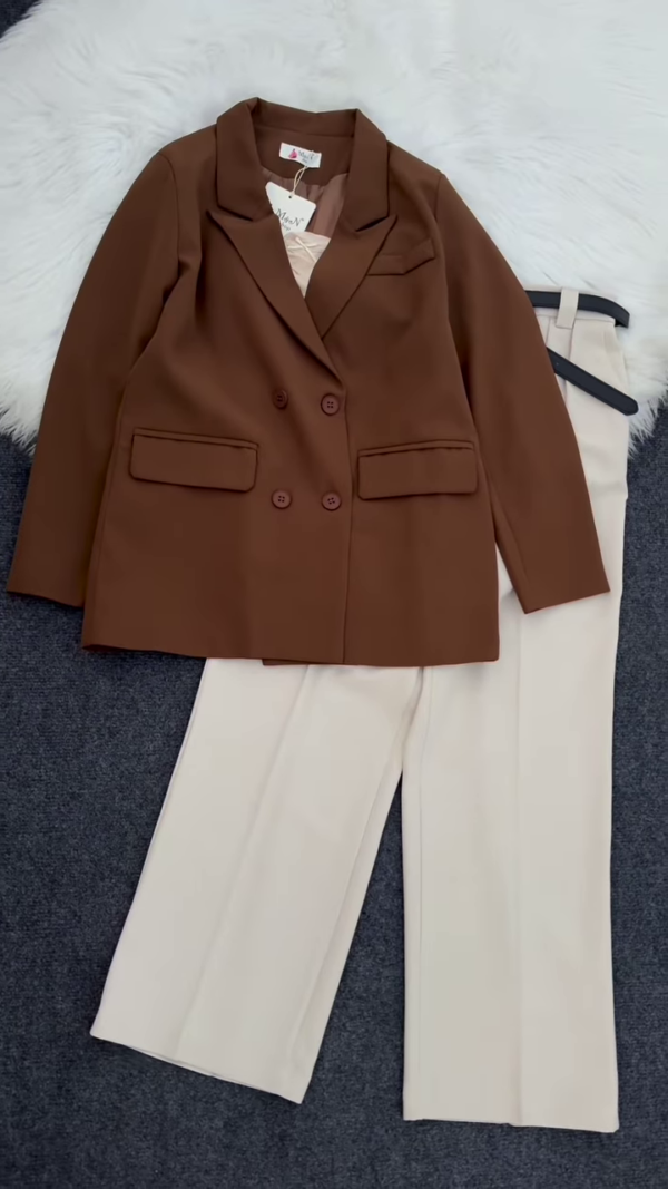 🍷 Sophisticated Burgundy Double-Breasted Blazer & Beige Pleated Pants Set 👔 - Image 3