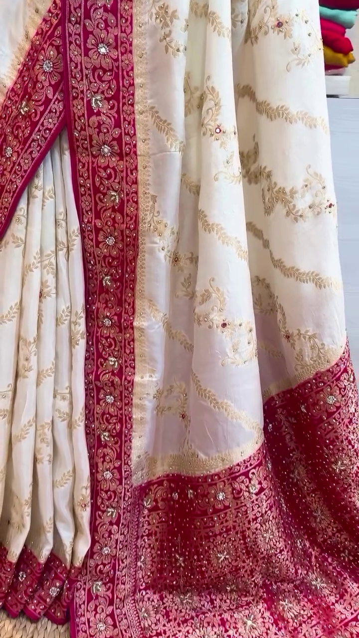 White & Pink Handloom Mercerised Cotton Bengal Saree – A Graceful Symbol of Elegance - Image 4