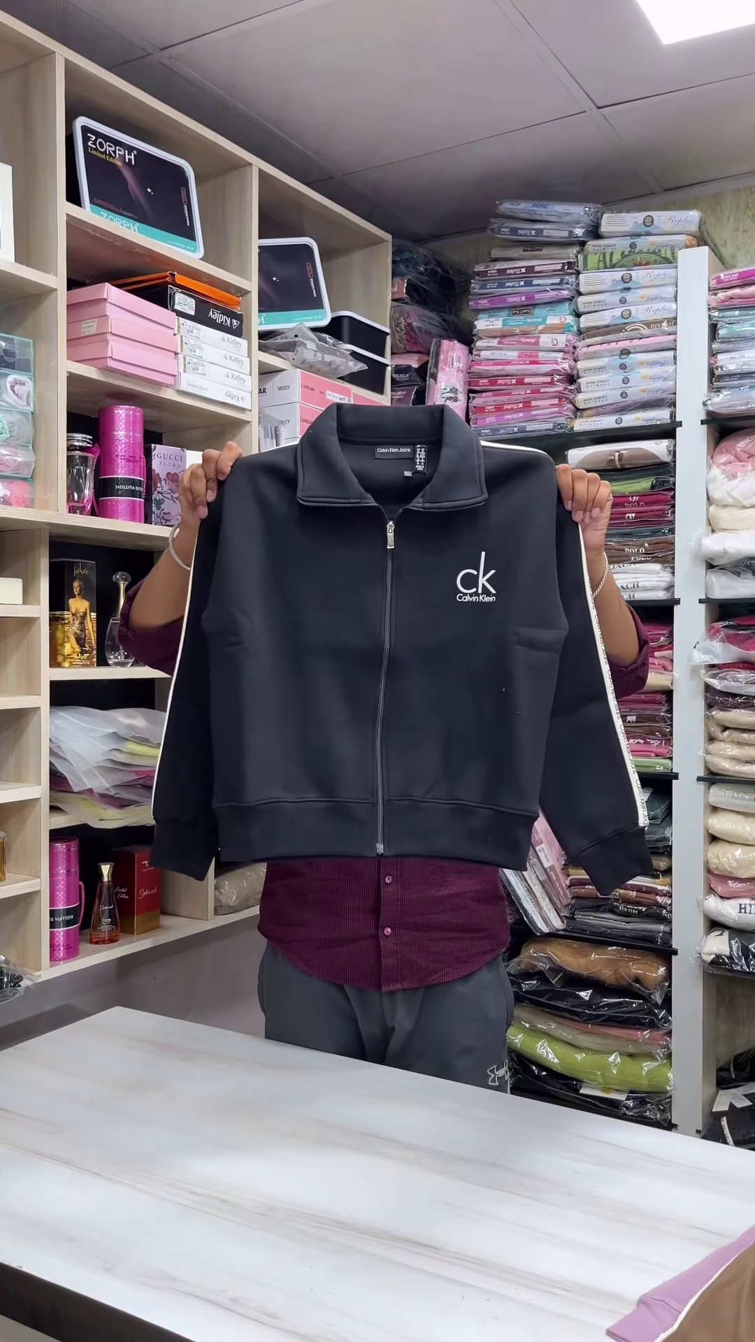 Sporty Zip-Up Cropped Jacket 💫 - Image 2