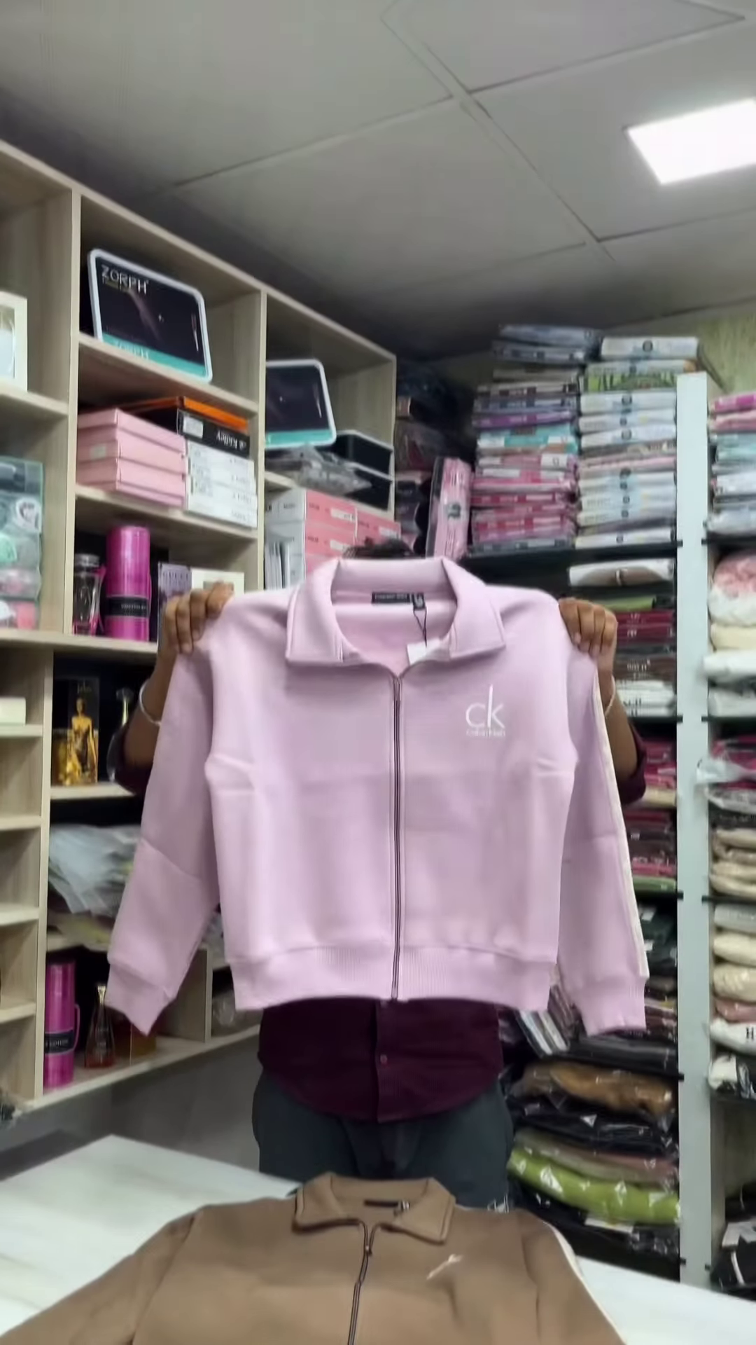 Sporty Zip-Up Cropped Jacket 💫 - Image 3