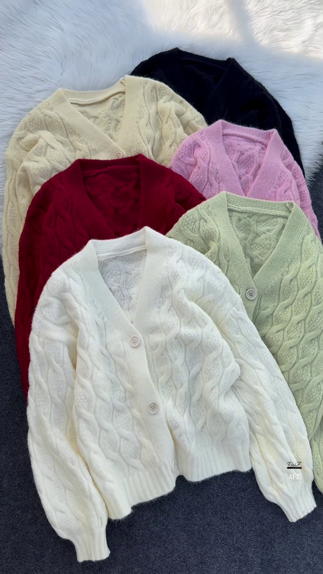 Cable‑Knit Cardigan | Plush Texture, Cozy Color ✨ - Image 4