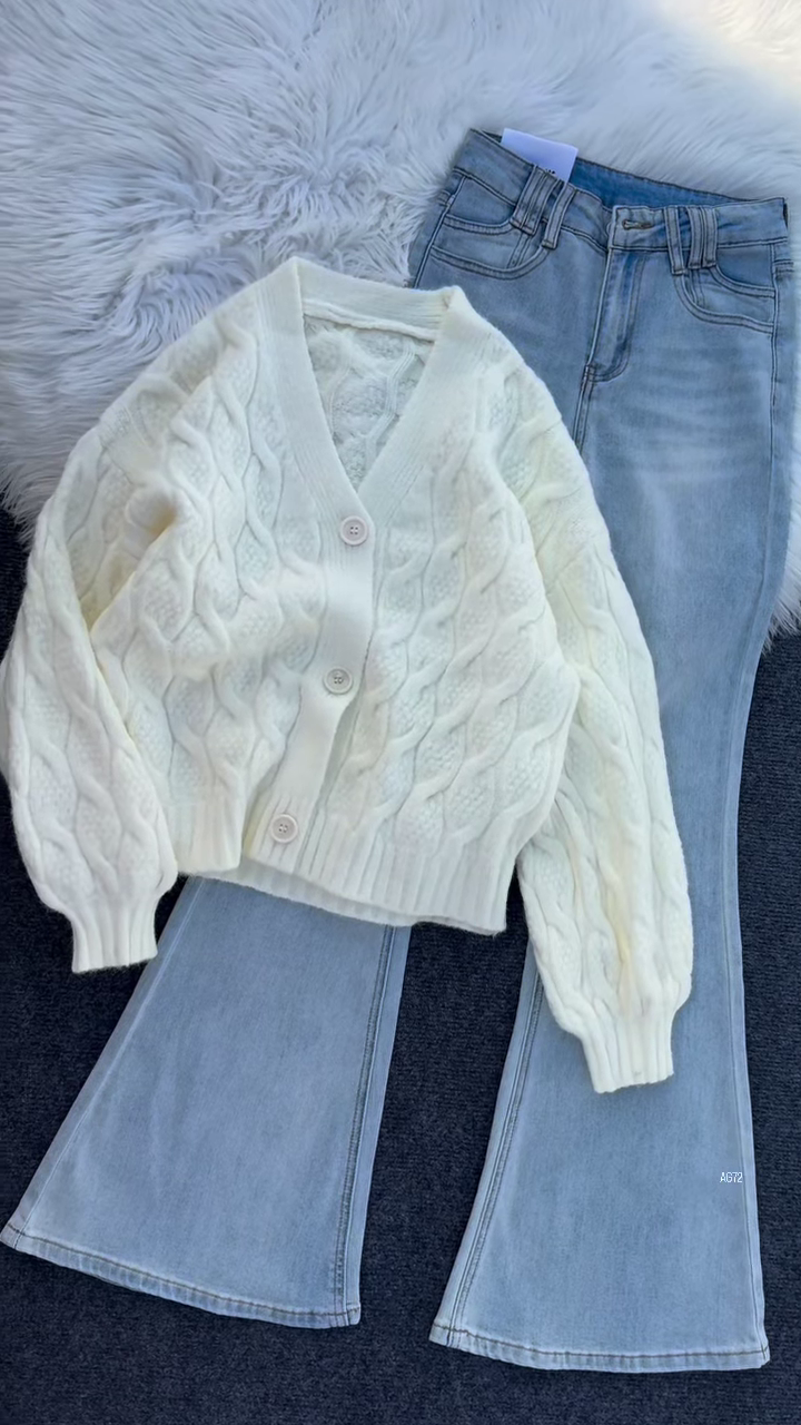 Plush Cable Cardigan | Cozy Texture, Cropped Ease 🧶 - Image 4