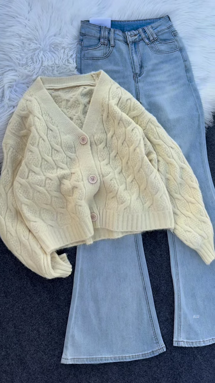 Plush Cable Cardigan | Cozy Texture, Cropped Ease 🧶 - Image 2