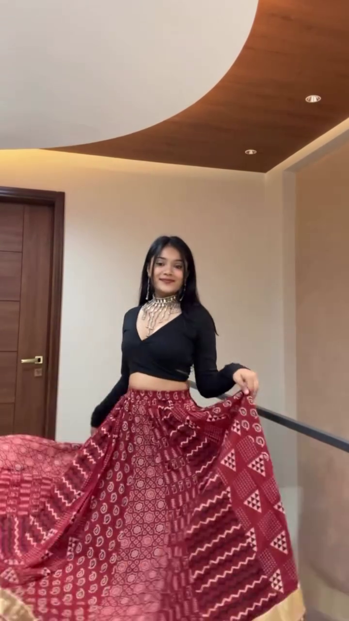 Black Crop Top with Printed Flared Skirt – Chic Fusion Look 🖤 - Image 5