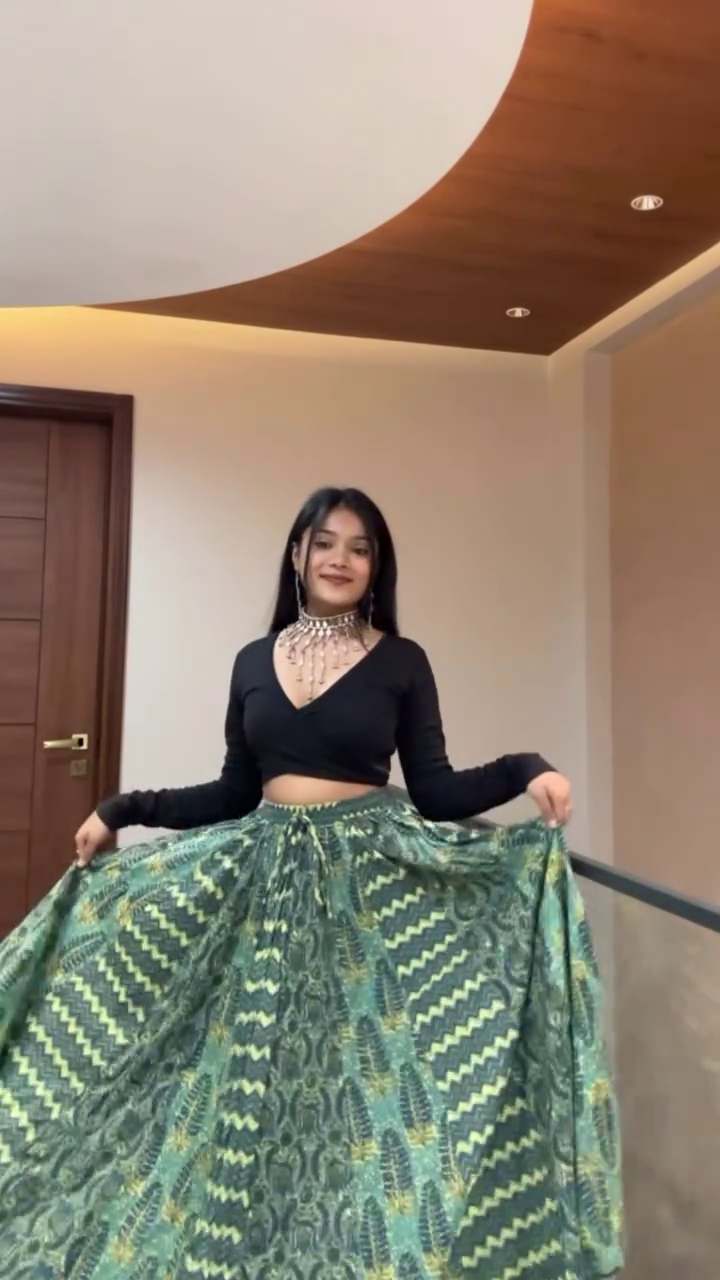 Black Crop Top with Printed Flared Skirt – Chic Fusion Look 🖤 - Image 4