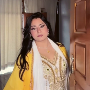 White & Yellow Kaftan Style Suit – Royal Traditional Glam 💛