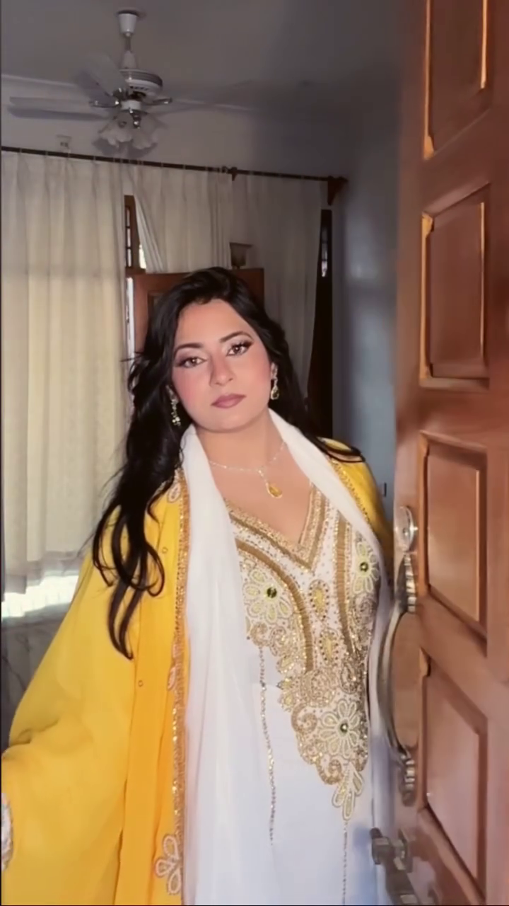 White & Yellow Kaftan Style Suit – Royal Traditional Glam 💛